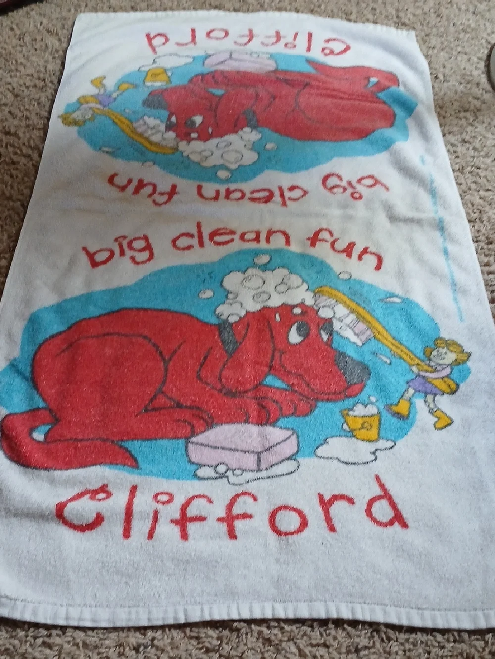 Clifford Big Clean Fun Red Dog Beach Towel
